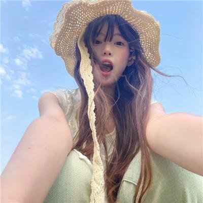 戴金色面具的男子